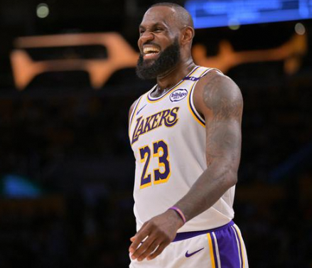 湖人胜森林狼后詹姆斯发声：生涯一半打季后赛 心态是关键