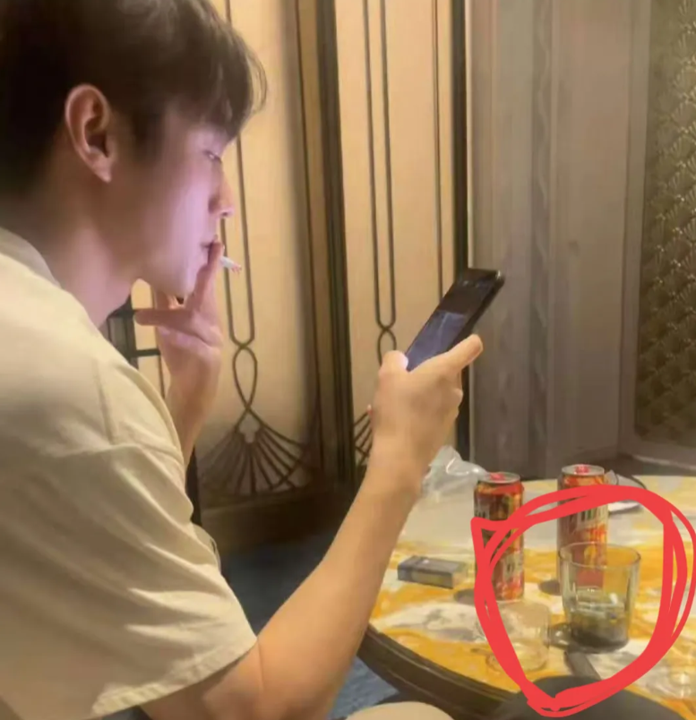 一觉醒来，
住过酒店的人天都塌了，
不是因为床单被罩不干净，也不是因为洗漱包有问