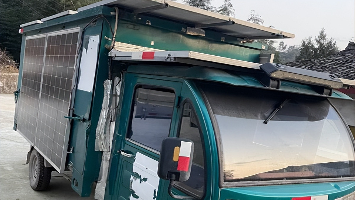 百公里出行成本为0，牛人自改太阳能三轮房车来了，就是这么给力