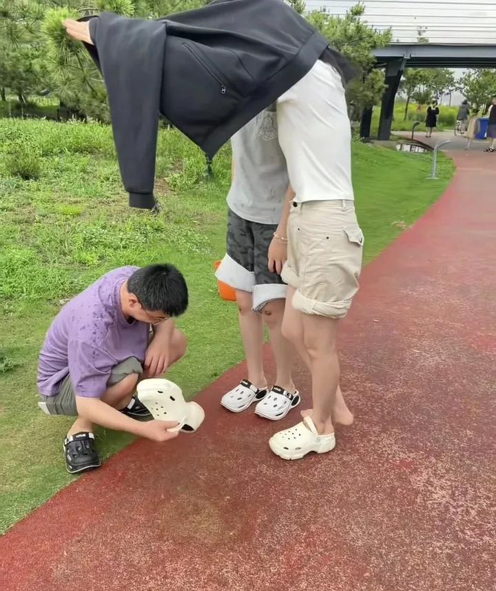 288分考生一家人又更新视频了，速来围观！上个视频不是说去旅游了嘛！这个视频显示