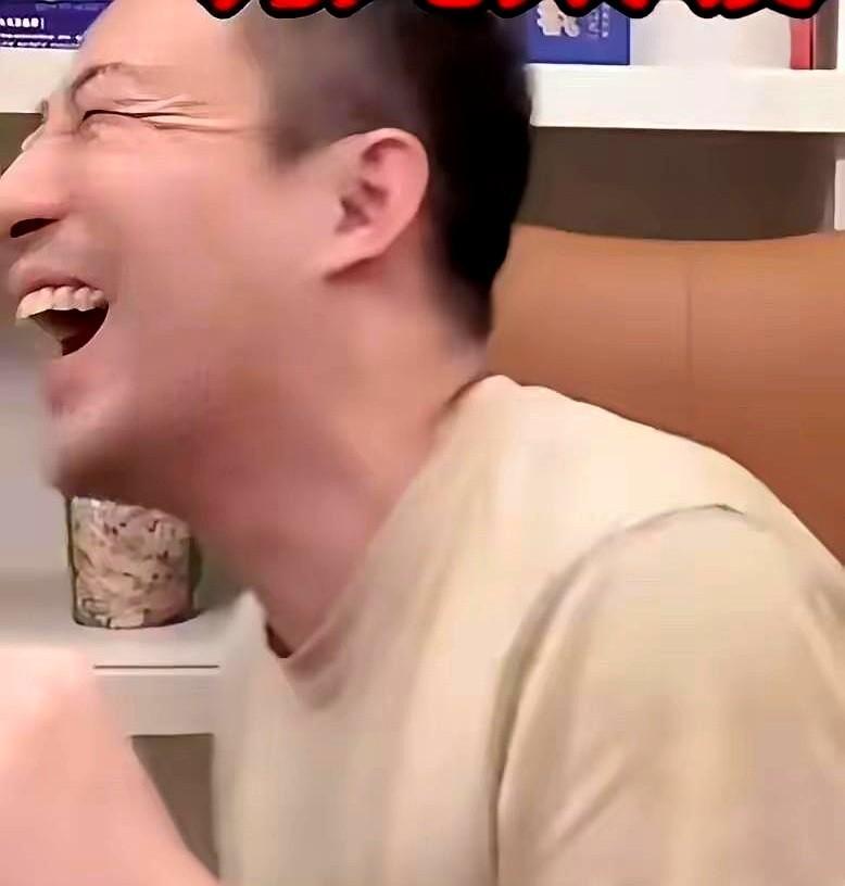 汪总说今天给玥儿买了新手机，玥儿自己挑的特别喜欢
小馋猫最近迷上糖醋排骨了 天天
