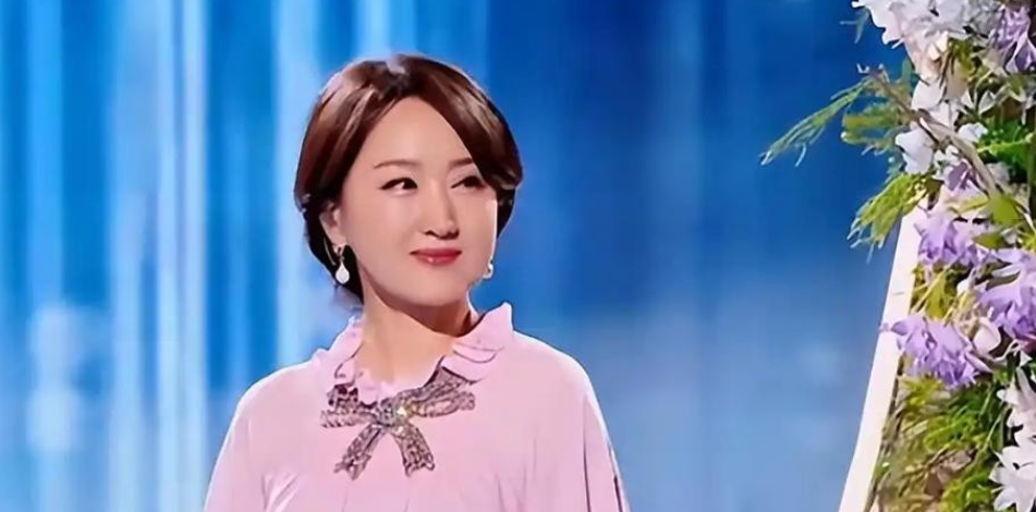 漫语漫谈：杨钰莹如珠玉般温润珍贵，女神之美！

湖南卫视的中秋晚会上，杨钰莹粉粉