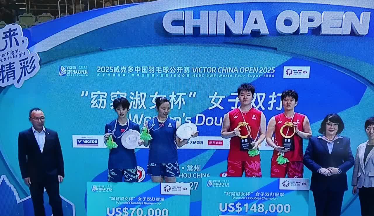中国羽毛球公开赛奖金的确很丰厚，刚刚结束的女双冠亚军颁奖显示，亚军70000美元
