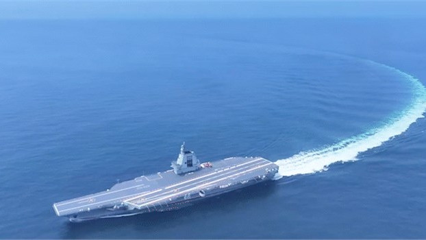 这才是美军真实战力？胡塞武装发射导弹，美航母躲闪致F18坠海