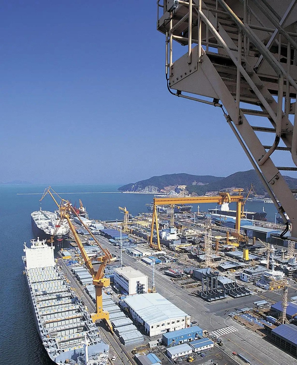 中国是真的要掀桌子了，美国本以为对中国船多收150万美刀，咱们的船就不跑了，没想