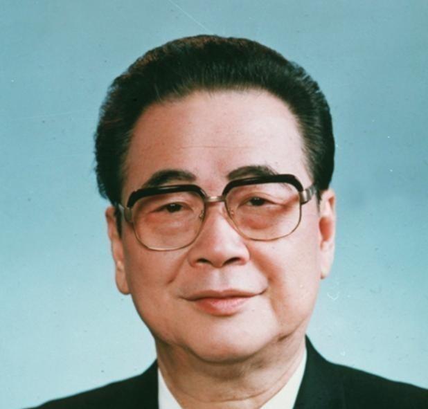 1992年7月，邓颖超因病离世，谁知，邓颖超留下的最后一句话竟是“李鹏”二字，这