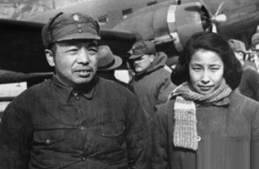 1907年，彭德怀的奶奶召集家族开会，宣布要把年仅9岁的彭德怀溺死，家族众人纷纷