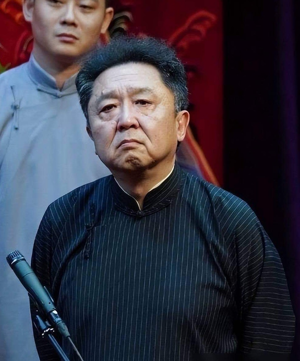 我大胆猜测
于谦老师要哭晕在厕所里了
原因很简单，他一觉睡起来发现老郭居然单飞了