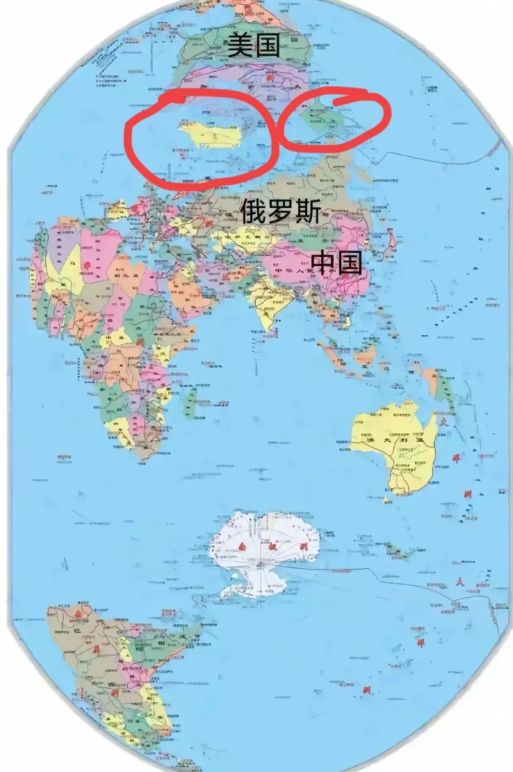 终于知道美国为什么要一心拿下格林兰岛了！
格陵兰岛占据了北冰洋的核心位置，一旦美