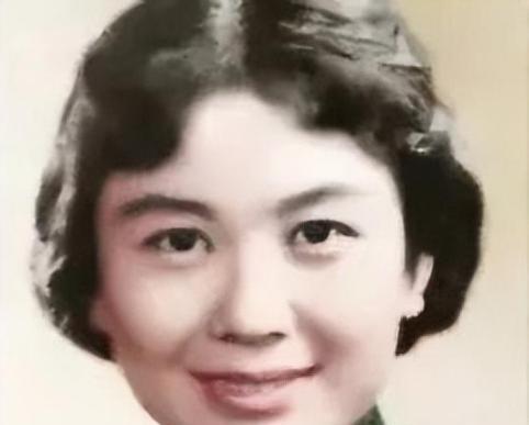 1968年，严凤英服下百余片安眠药，结束了自己生命。次日清晨，悲痛的丈夫王冠亚发