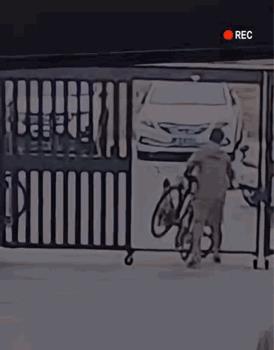 不是一家人，不进一家门[捂脸]