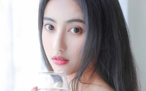废柴少年掉入秘境，意外救下受伤仙子，十年后，上神带着小团子上门认爹