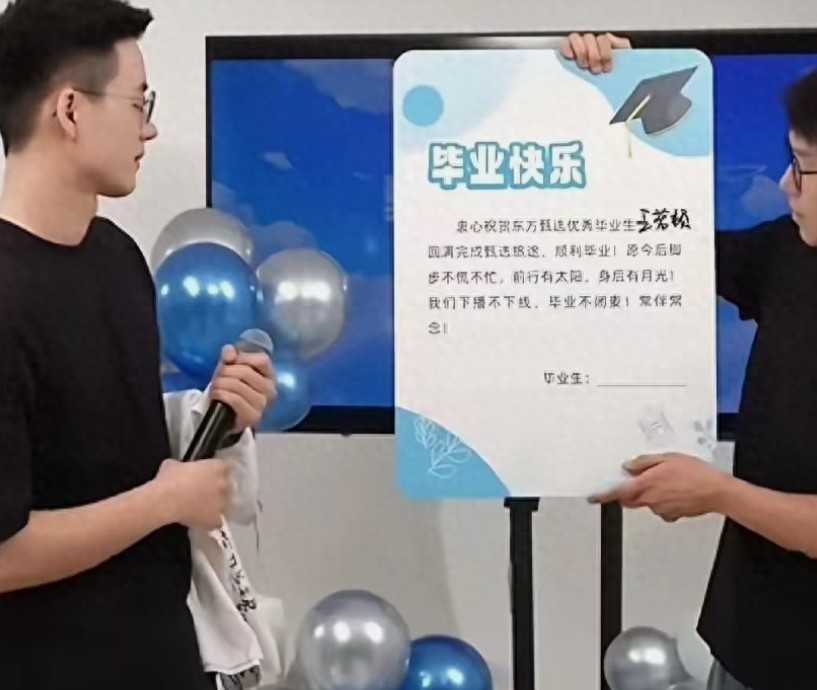 见证过石明送敬文，送顿顿。敬文顿顿离职的体面，一帮好友送祝福，送礼物，问心又体面
