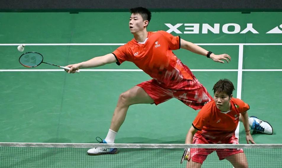 2025年日本羽毛球公开赛混双赛场，本以为国羽能会师决赛。冯彦哲/黄东萍这对排名