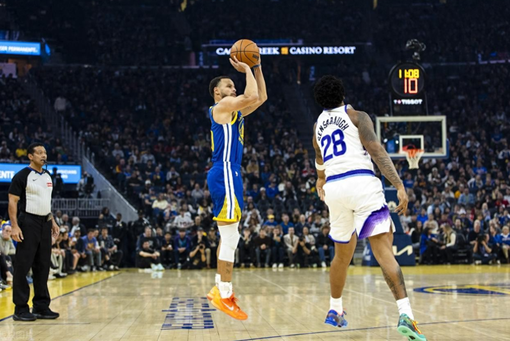 1月4日，NBA常规赛，勇士主场以123-114力克爵士，这也令爵士遭遇到3连败