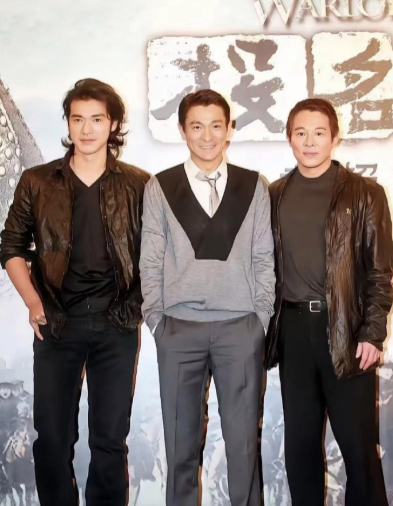 这么看金城武一点也不高啊，也就一米七吧 ​​​