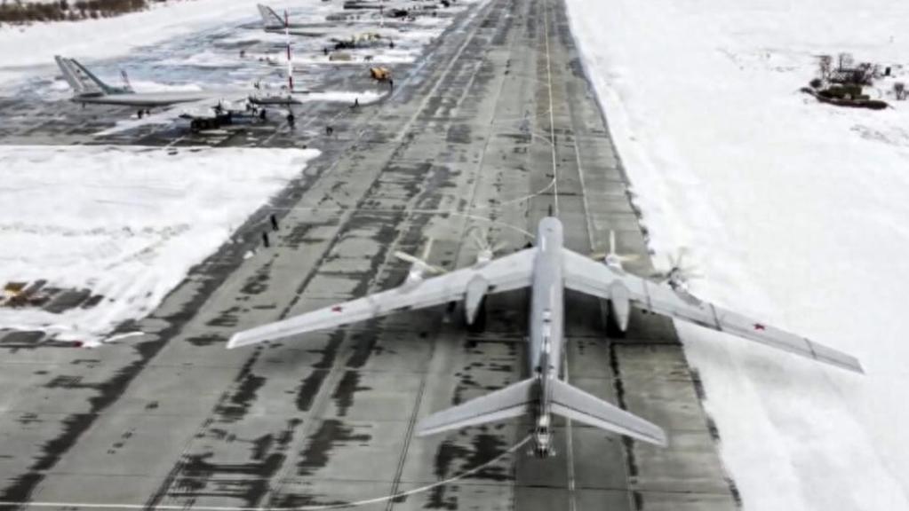 俄军核轰炸机场被炸！停战谈判前，乌军发动大规模攻击