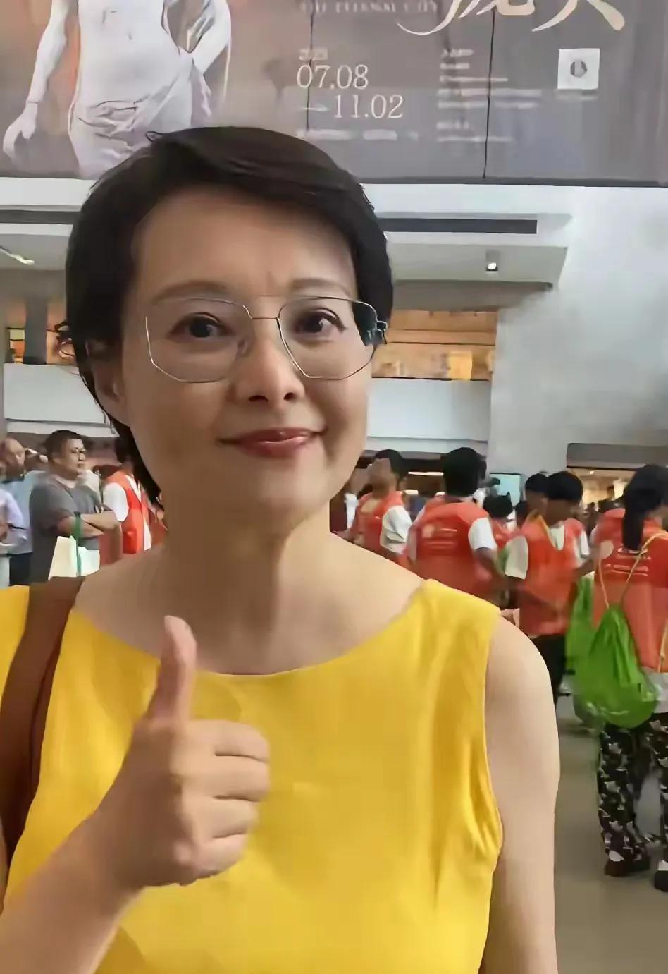 袁立发视频呼吁各平台不要给自己禁言。还真不知道为什么给她禁言。在我的印象当中，袁