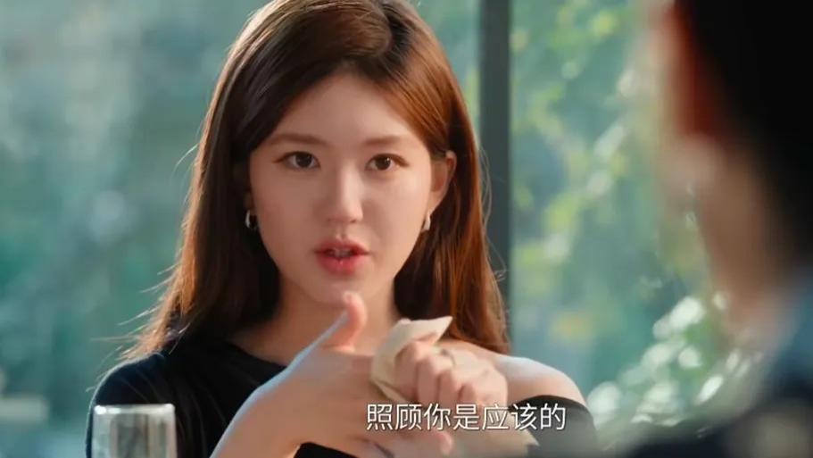 陈伟霆、赵露思主演豪门新剧《许我耀眼》：贫穷女主为嫁入豪门，花费20万雇佣临时演员扮演高知父母