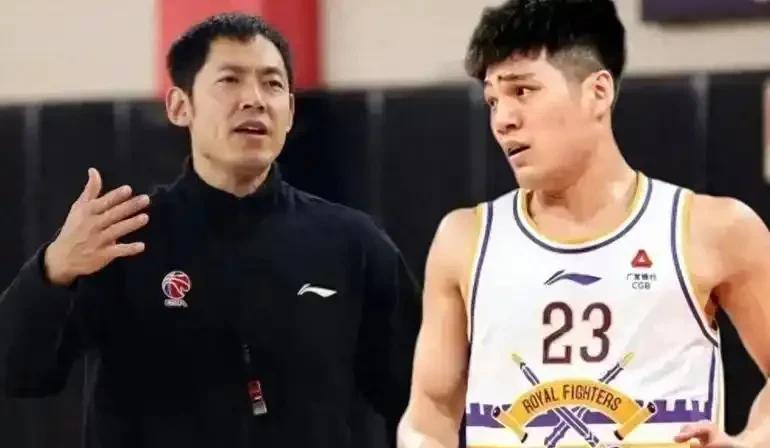 张庆鹏北控首秀开门红!CBA今年夏天确实新闻不断，张庆鹏加盟北控任主教练就挺让人