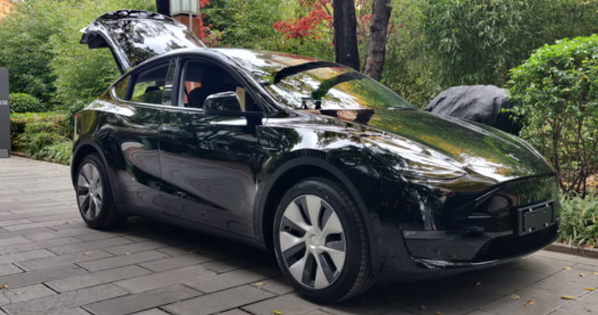 等了这么多天终于提车了，有个问题啊，就是音响声音感觉是从方向盘前面发出来的，没有