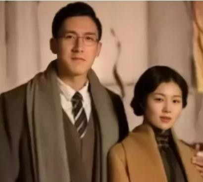 1930年，清华教授周培源28岁了成大龄剩男，朋友直接拿了一沓照片让他选，没成想
