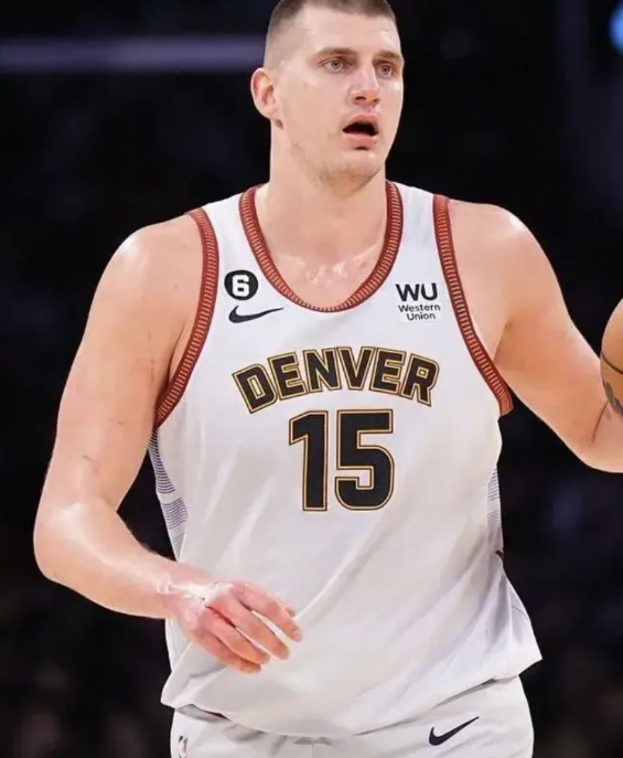 NBA21世纪以来最强的四套阵容！这么排没毛病吧？

第一套：
奥尼尔 科比 库
