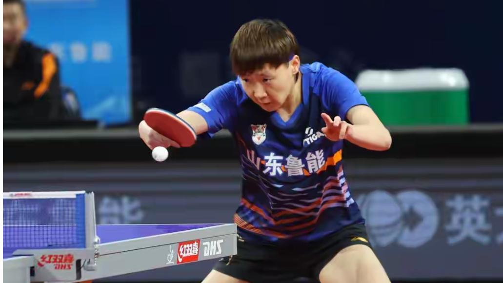 乒超联赛总决赛女子团体赛中，世界冠军组合竟以1: 3比分惨遭失利，王曼昱输掉关键局，陈幸同意外输球。