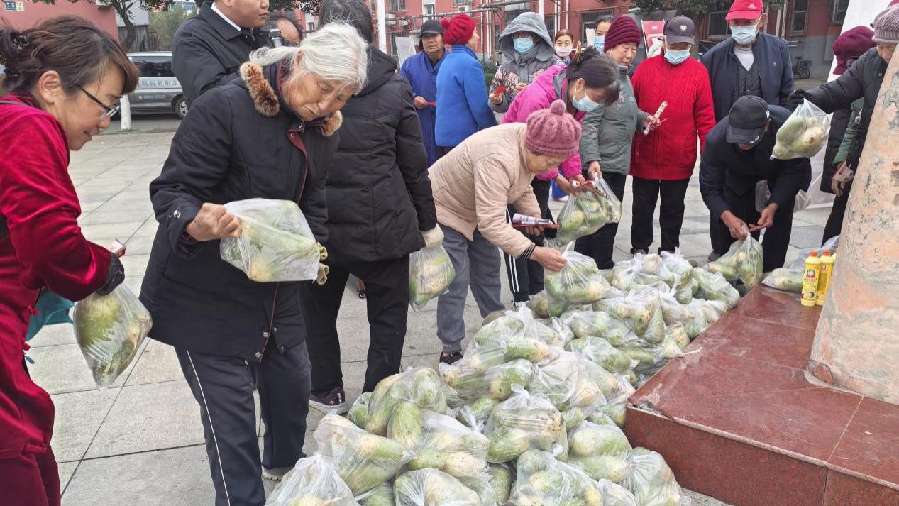 寒冬送暖！——中原银行联合唐河东方眼科医院开展社区公益活动