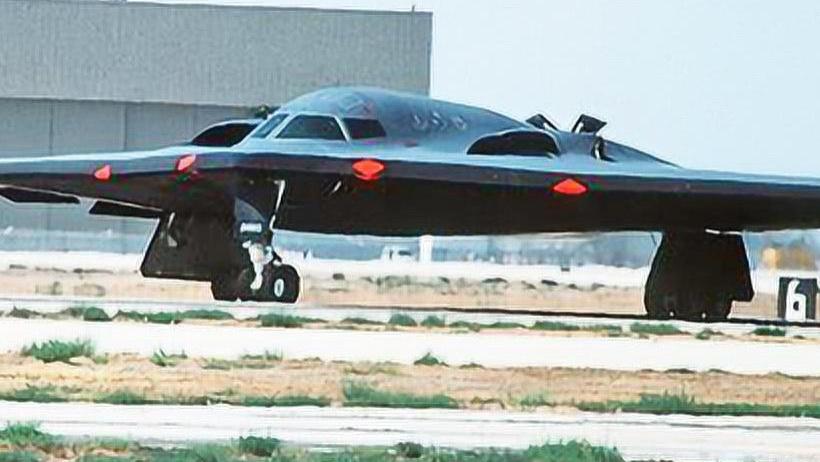外媒曾宣称：B-21可自由进出中国，并随意轰炸，中国根本拦不住？
