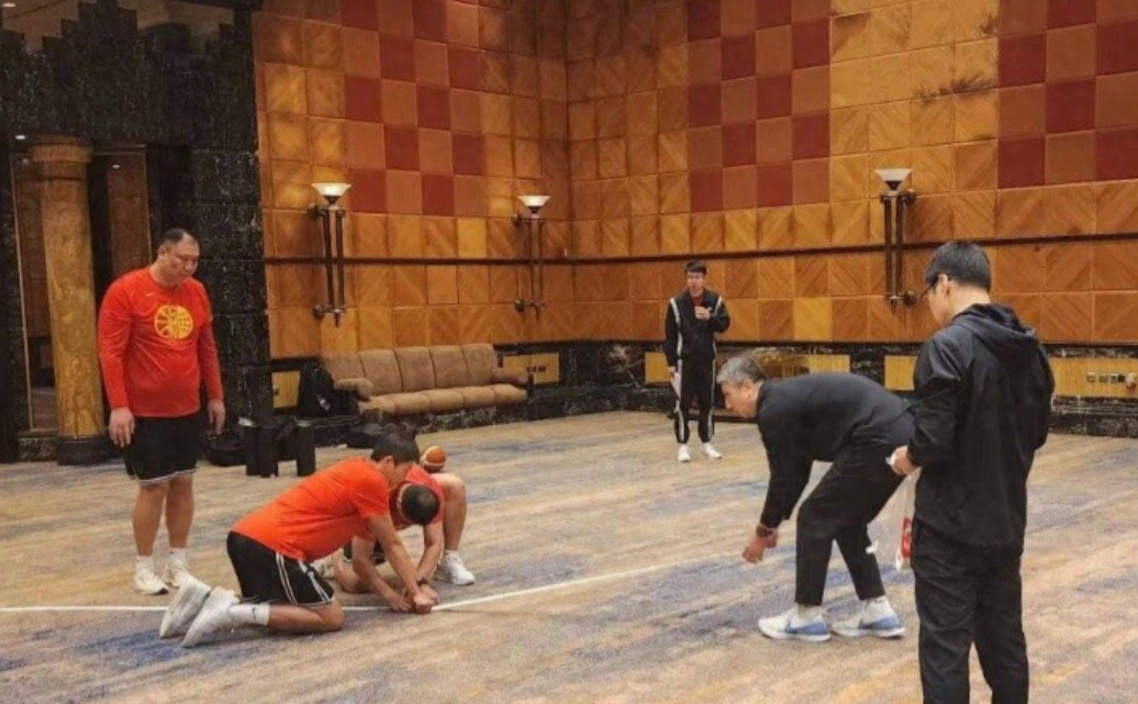 男篮亚洲杯决赛，中国男篮89-90惜败澳大利亚，获得亚军。
据前方媒体人透露，决