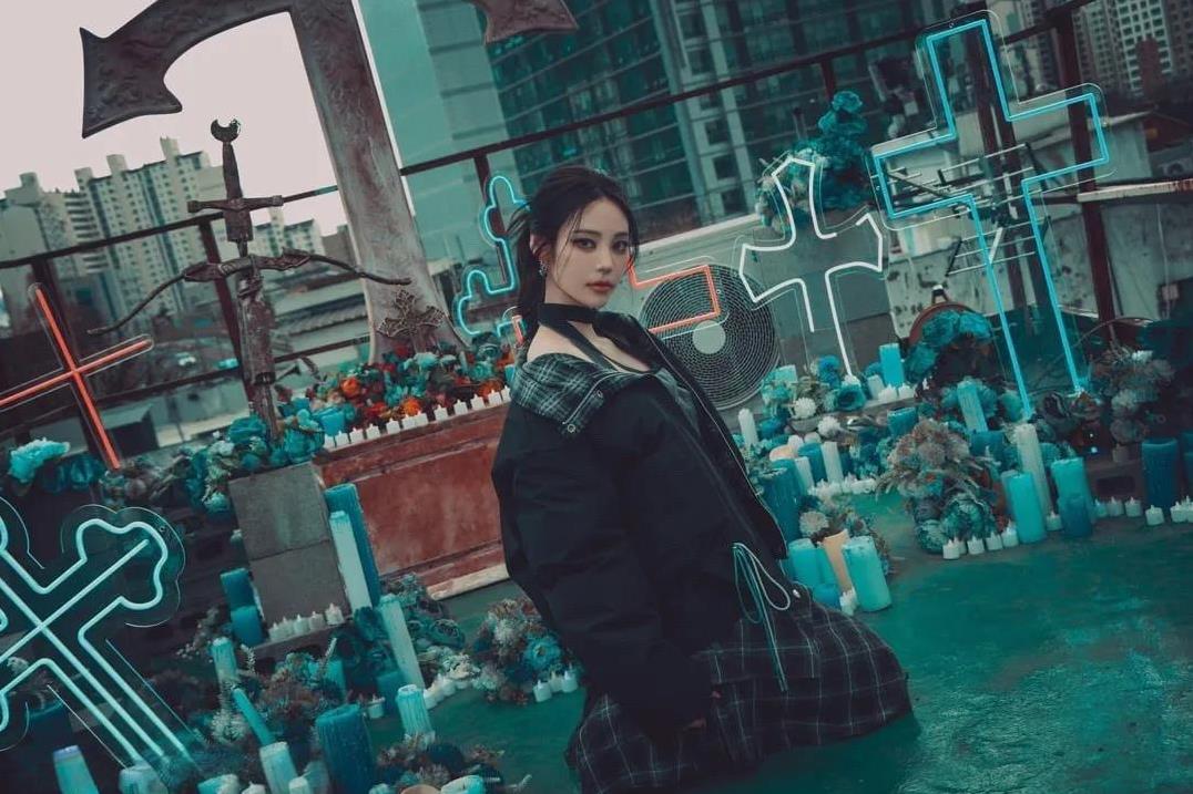 ARTMS发布了一张Jinsoul的首张迷你专辑“Club Icarus”的预告