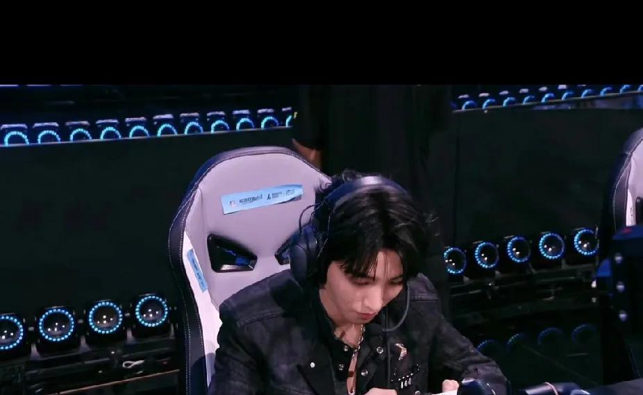 王俊凯昨天也太猛了！五杀直接杀疯，还又双叒叕追星成功，这波操作绝了！不愧是妥妥的