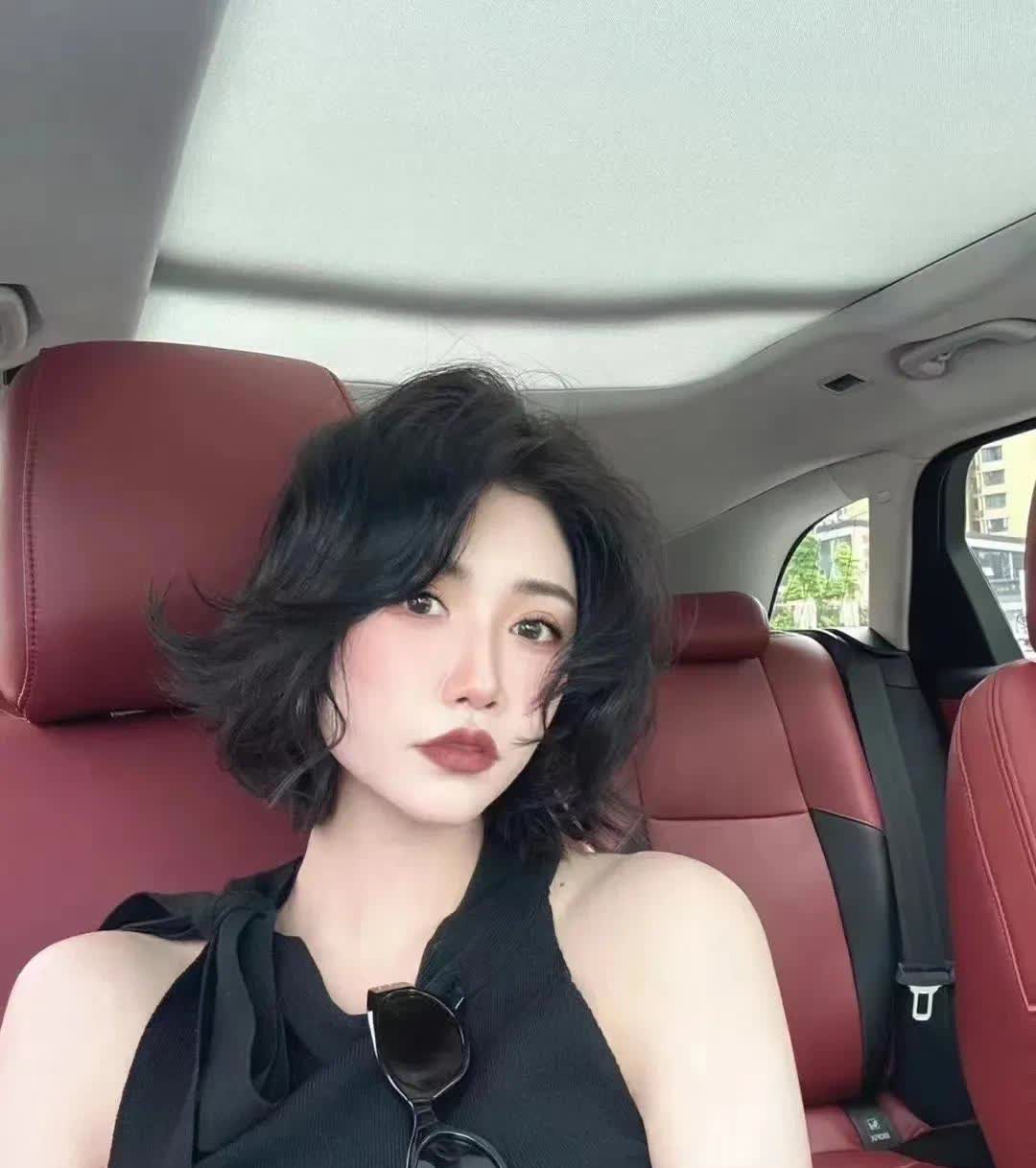 问大家一个问题，初中生同学之间的买卖合法吗？
是这样的，我小孩有一双鞋子每天都