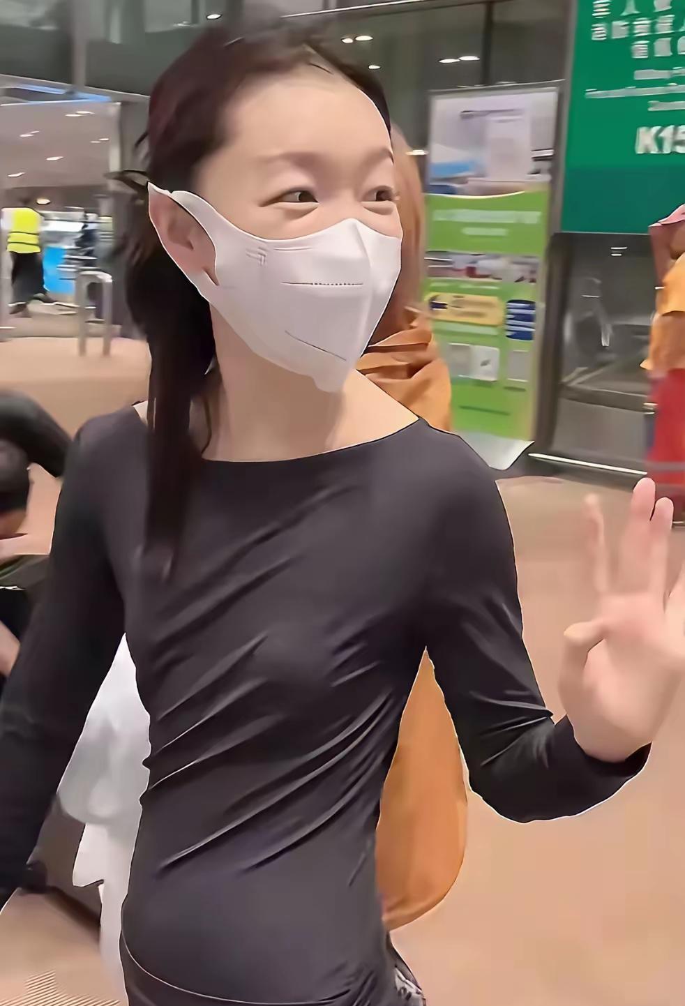 真不是我说话打击周冬雨
没有那个实力就别硬想转型了
周冬雨一直转型不成功，最应该