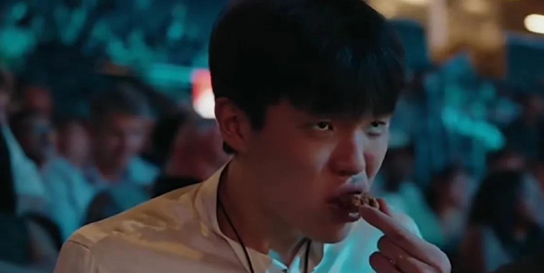 杨瀚森自己都没想到，他会因为吃炸鸡被黑人球迷认为他带有黑人血统。
杨瀚森之前接受