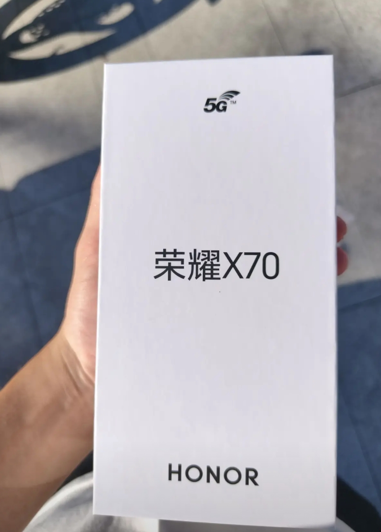 友商太不争气了，两家都打不过荣耀？

荣耀X70一直是国产级销量冠军，友商羡慕嫉