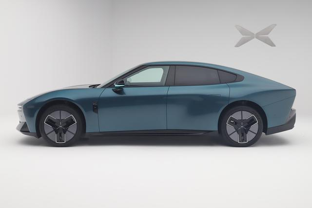 八个字评新小鹏P7
线条战士，科技先锋
作为最想成为中国版特斯拉的小鹏，在挣扎了