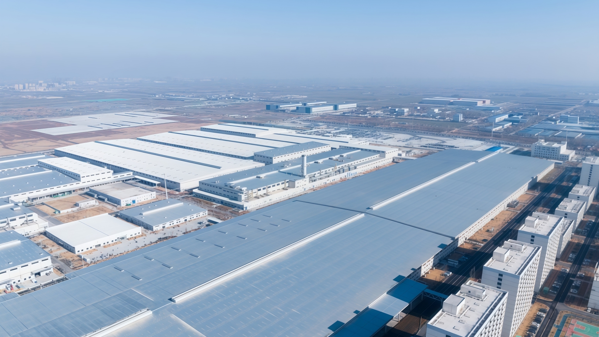 为什么车企是地方政府眼里的香饽饽？看看比亚迪在小县城就知道了