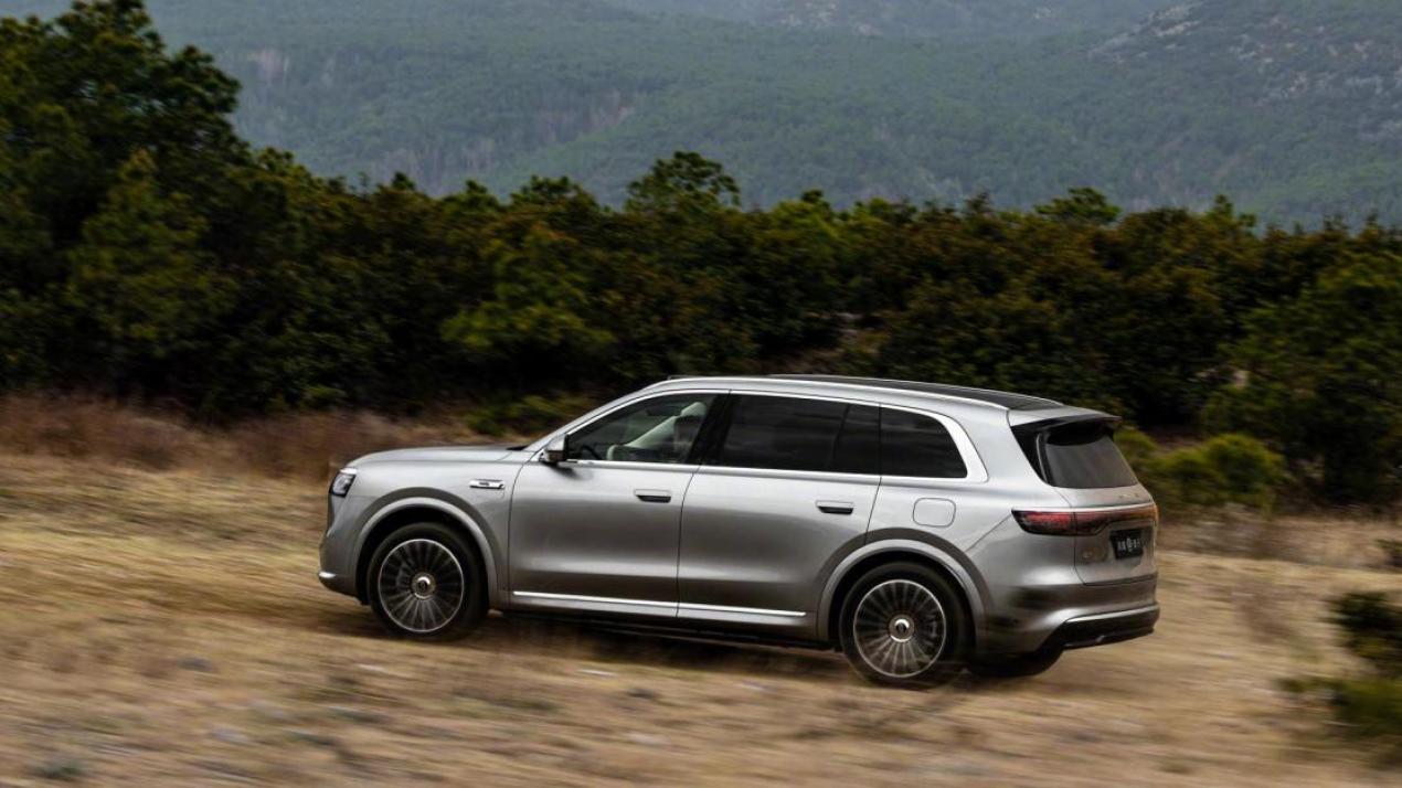 对标腾势N9理想L8、L9，问界M8正式上市售35.98万元起