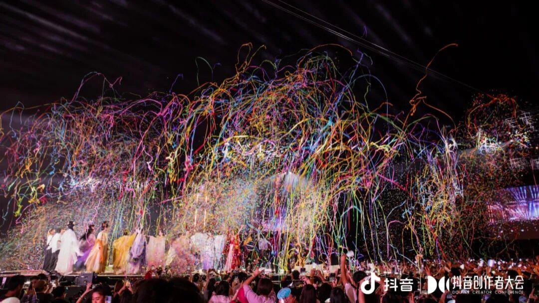 创作者齐聚 「2025抖音创作者大会」如何托举创作、为好内容输血？