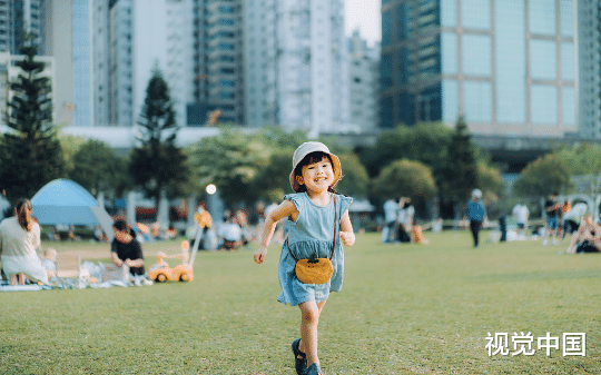 我砸钱造天才女儿，她哥哥竟带她逃了课