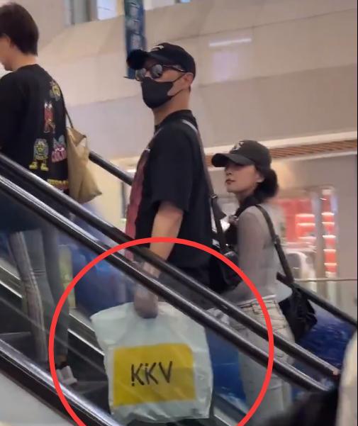 现在全网最后悔的男人，
应该就是汪峰了吧！
原本是想上节目捞一把！为了节目效果，