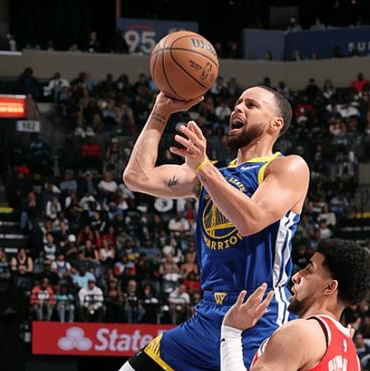 库里狂砍52分，勇士险胜灰熊，NBA常规赛，勇士客场挑战灰熊，这场比赛库里是狂砍