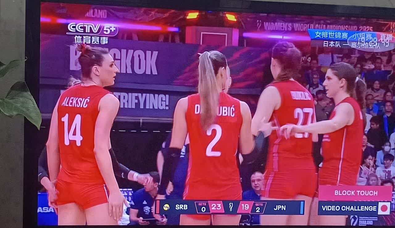 刚看了日本女排和塞尔维亚女排的比赛，没想到日本女排胜了塞尔维亚3-1。这日本女排