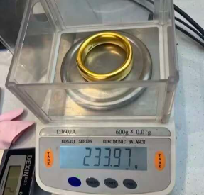 相亲对象送的251克金镯子，我该答应他吗