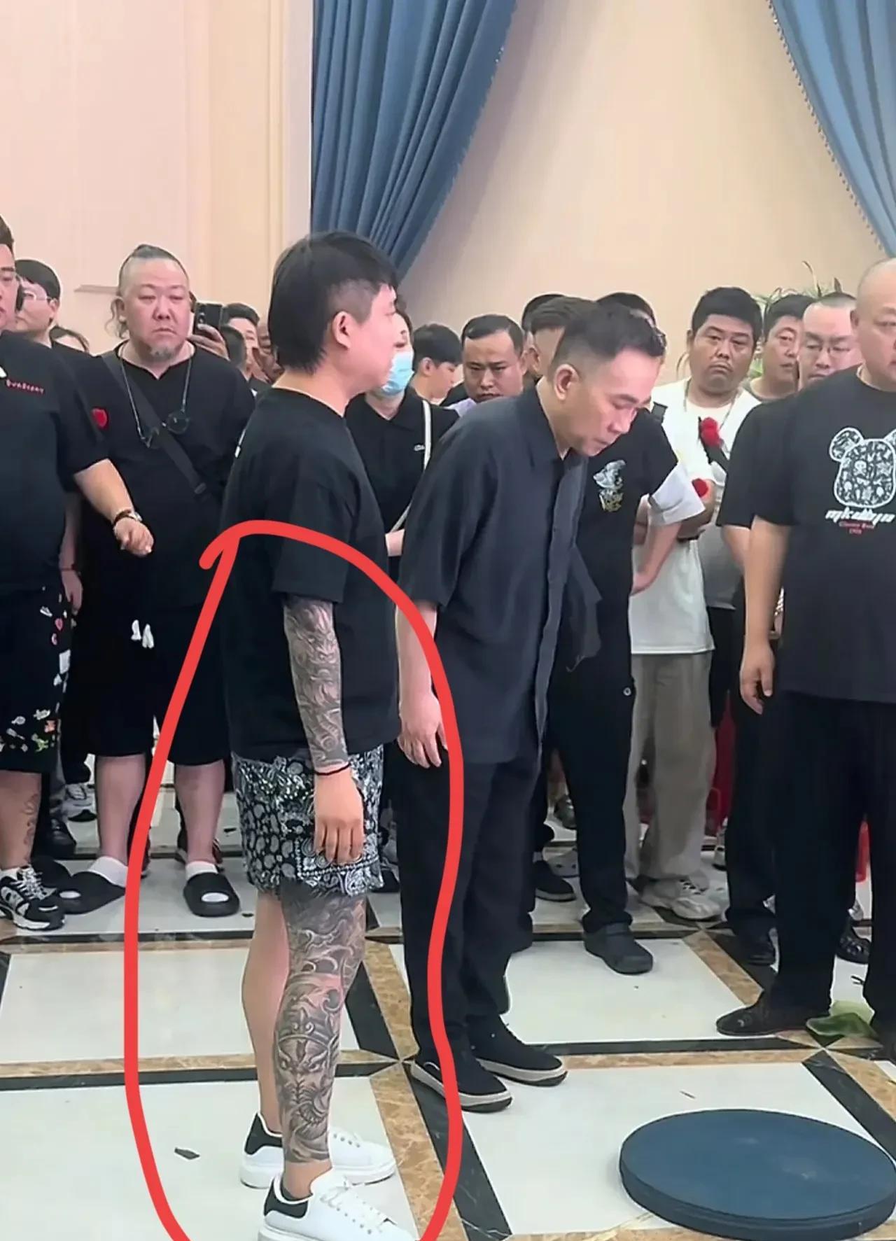 杨少华先生以精湛的相声艺术为我们带来了许多快乐，7月9日，杨少华上午还坐轮椅参加