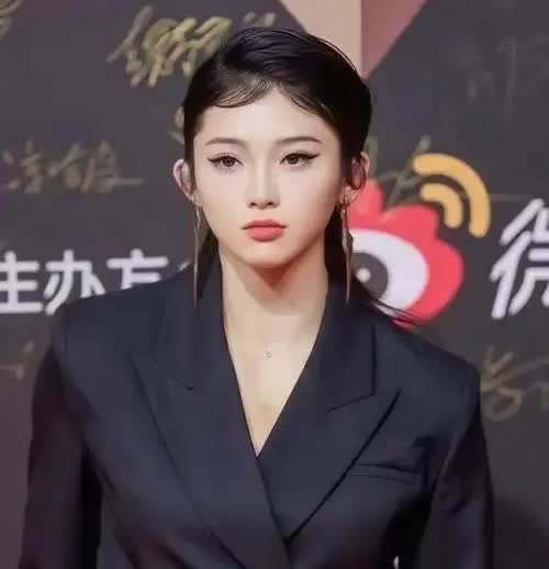 吴艳妮公布择偶标准 一共三条 挺有意思。
第一条 会做饭 不算离谱 但不知道她