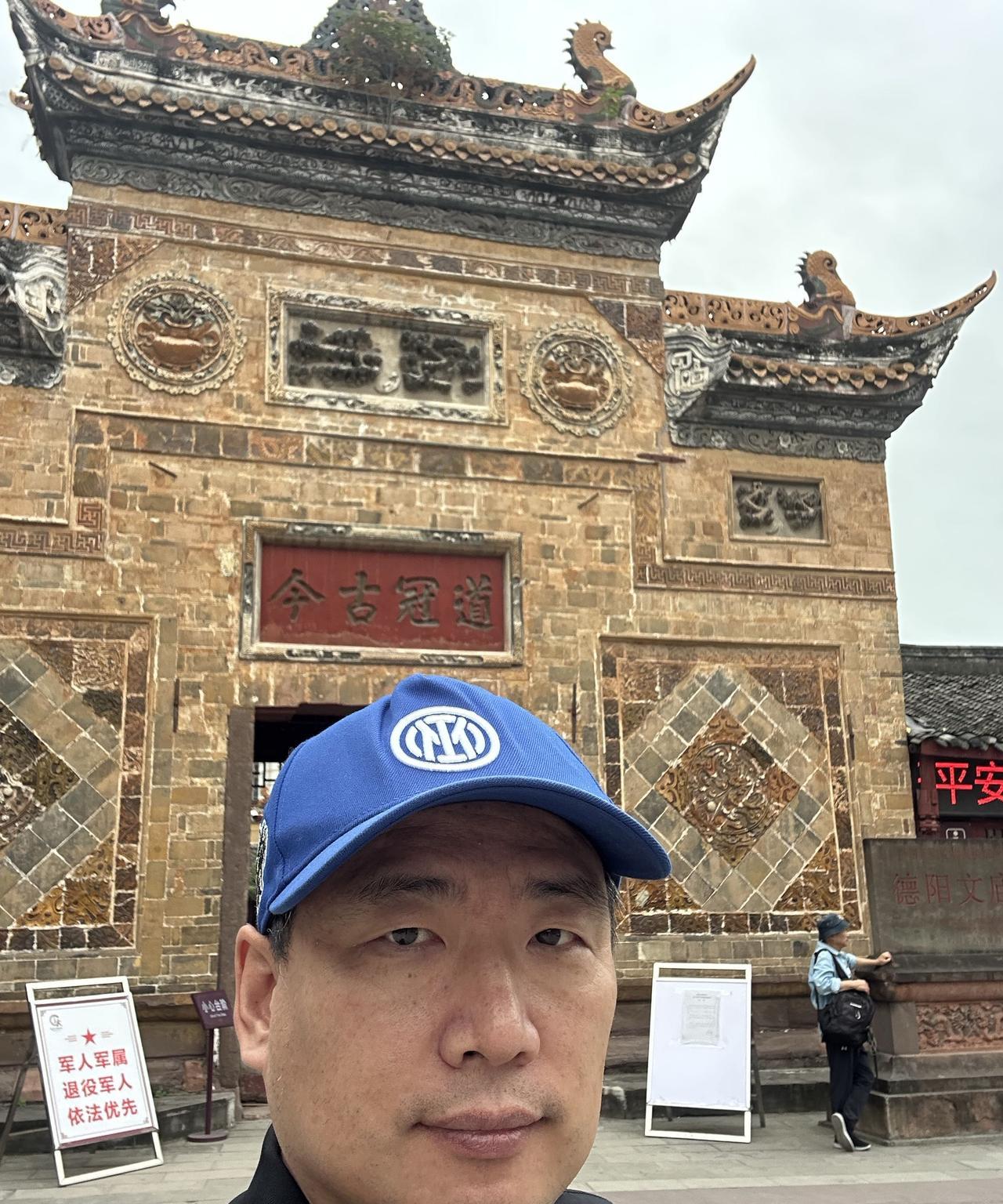 刚刚被几个朋友说了，批评我现在到他们的地方，总是悄悄地来，走的时候打个招呼。其实