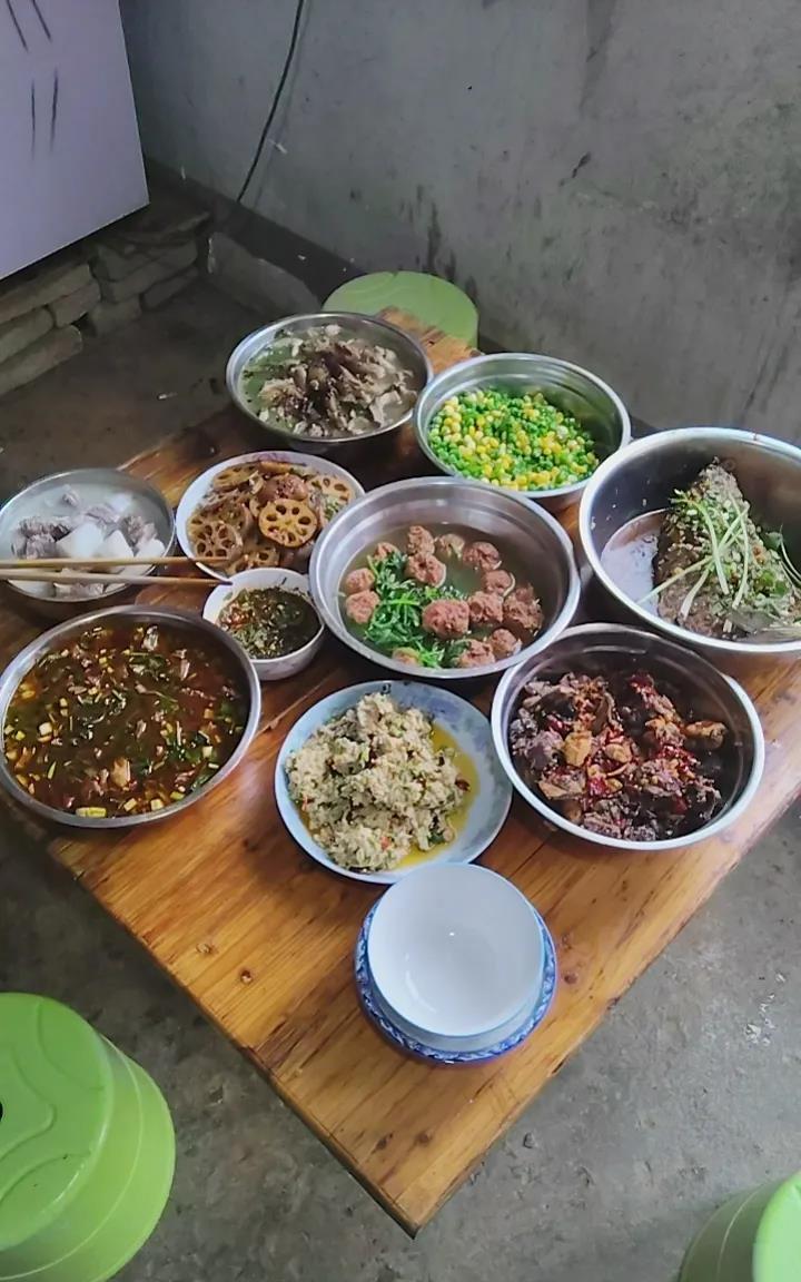 每天没有收入，老婆天天大吃大喝的，哎，一言难尽
